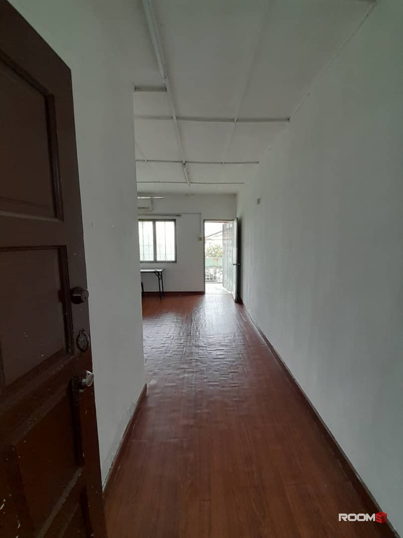 Master Room With Balcony at SS2, Petaling Jaya