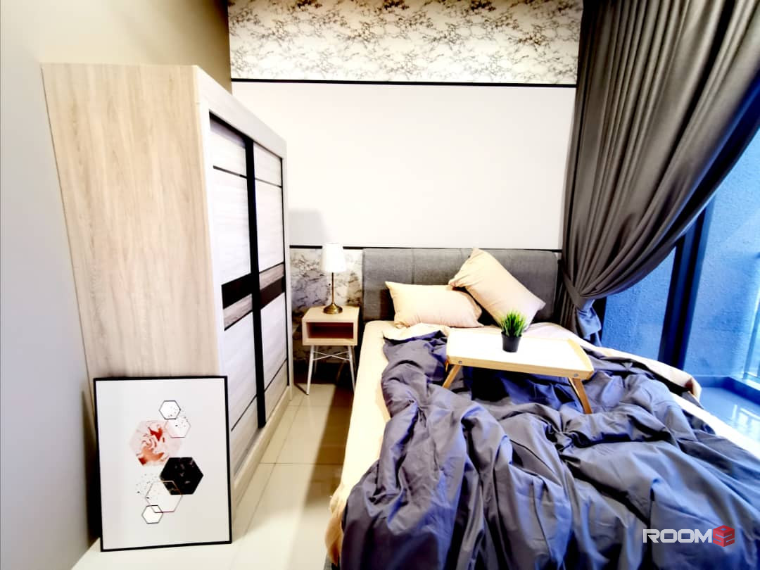 Middle room fully furnished with private balcony @Nidoz Desa petaling