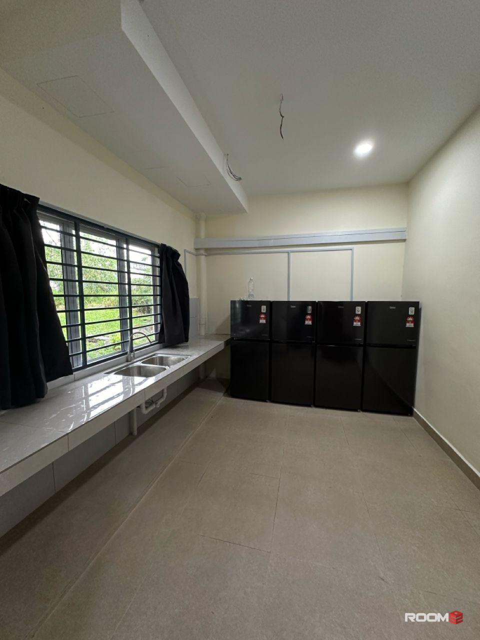 NEW  UNIT Single Room at Bandar Puchong Jaya, Room with Air-Condition in Jalan Kenari,  3mins 🚶 ♂️ to LRT Station