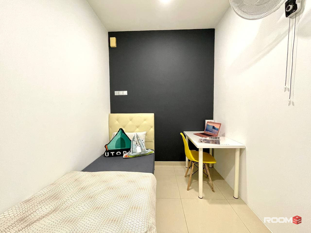 Snooze, Commute, Repeat! 🛏️ Your room near MRT Ampang Park makes life a breeze! 🌬️