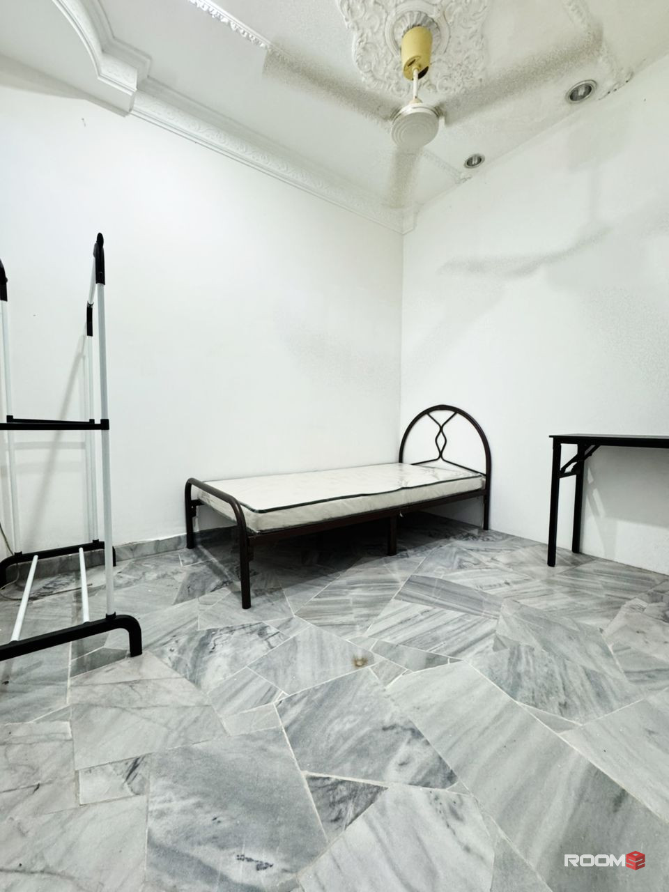 SINGLE ROOM FOR WORKING ADULTS AT BANDAR UTAMA