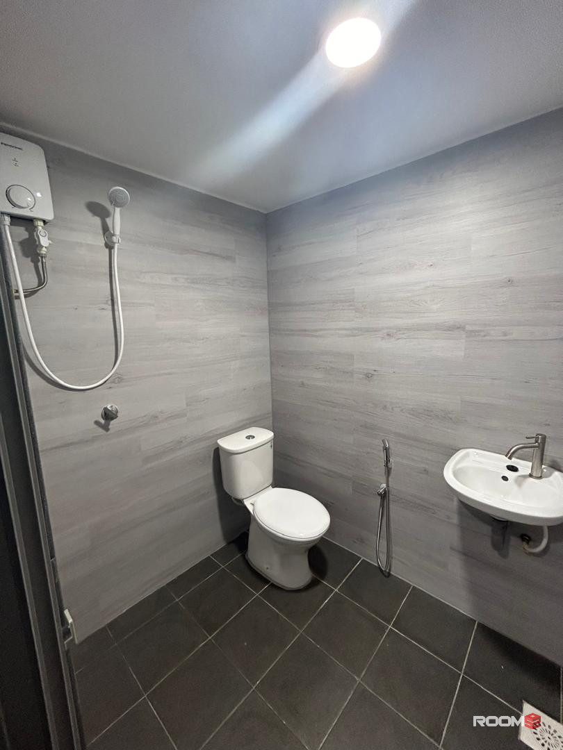 🤩Master Room at Kota Kemuning 🤩 Near to Columbia Asia Hospital 🚝❗️Zero Deposit✅