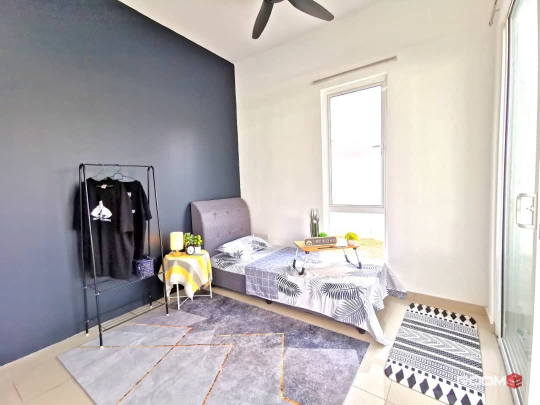 MEDIUM ROOM AT SENDAYAN, BILIK SEWA SURIAMAN 3 {FREE UTILITY} AEON, MYDIN, KPJ (AREA, OFFER, UNIT, LANDMARK)