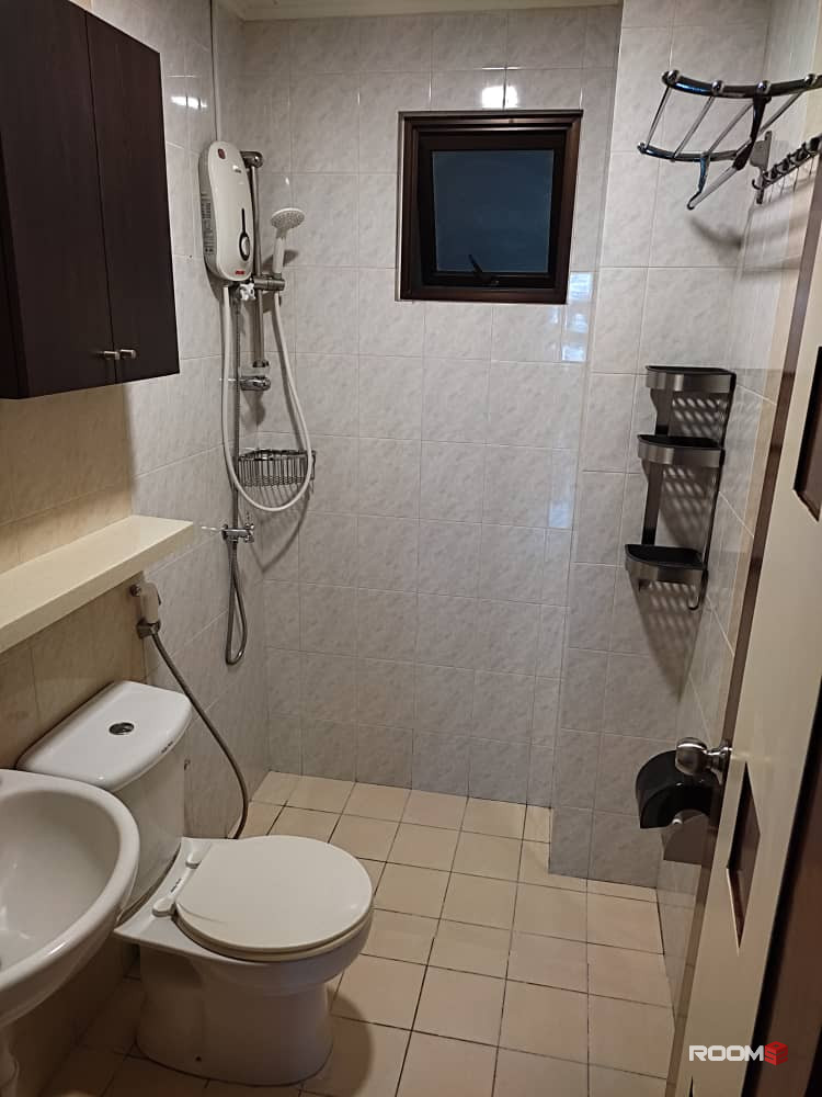 *FULLY FURNISHED PRIVATE FEMALE ROOM FOR RENT*