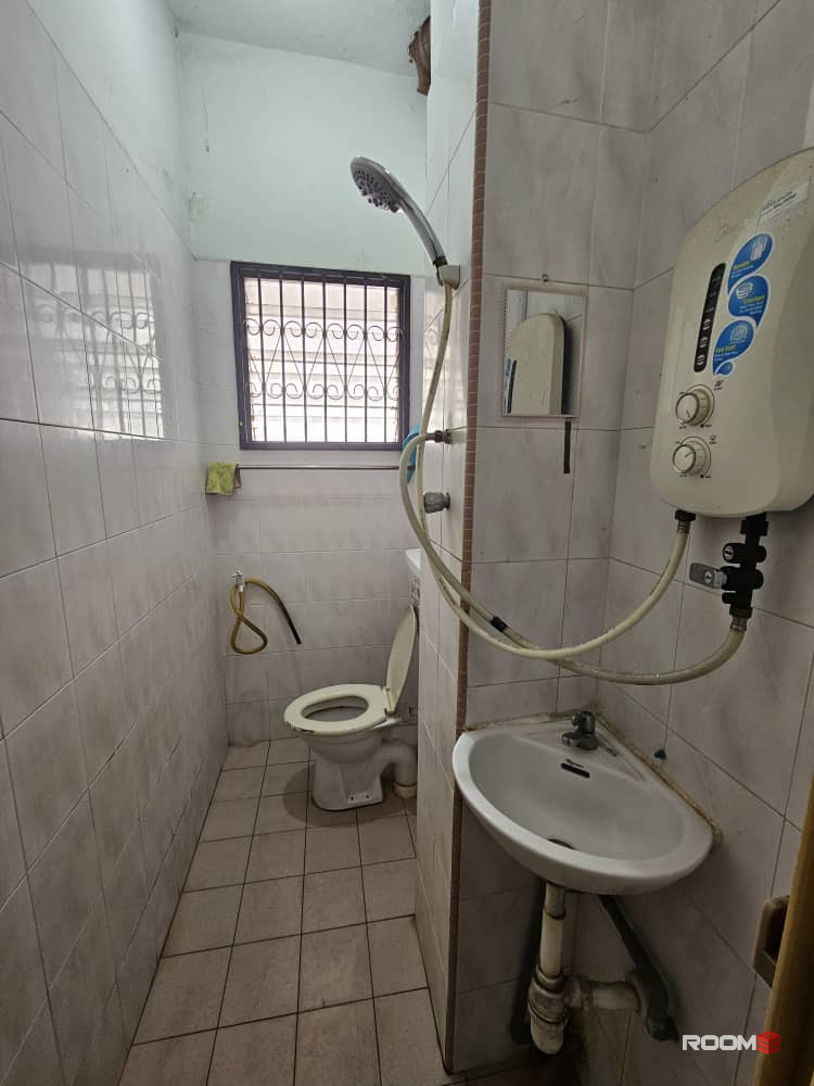 SS2 Landed House Big Space Room Suitable for 2 (Walk to Public Transport)
