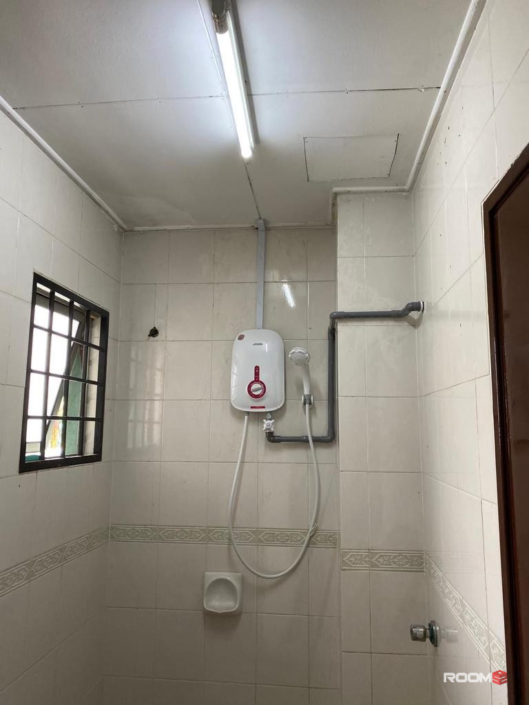 Fully Furnished with WiFi, AC, Cozy Middle room for RENT at Mutiara Puchong, Selangor.