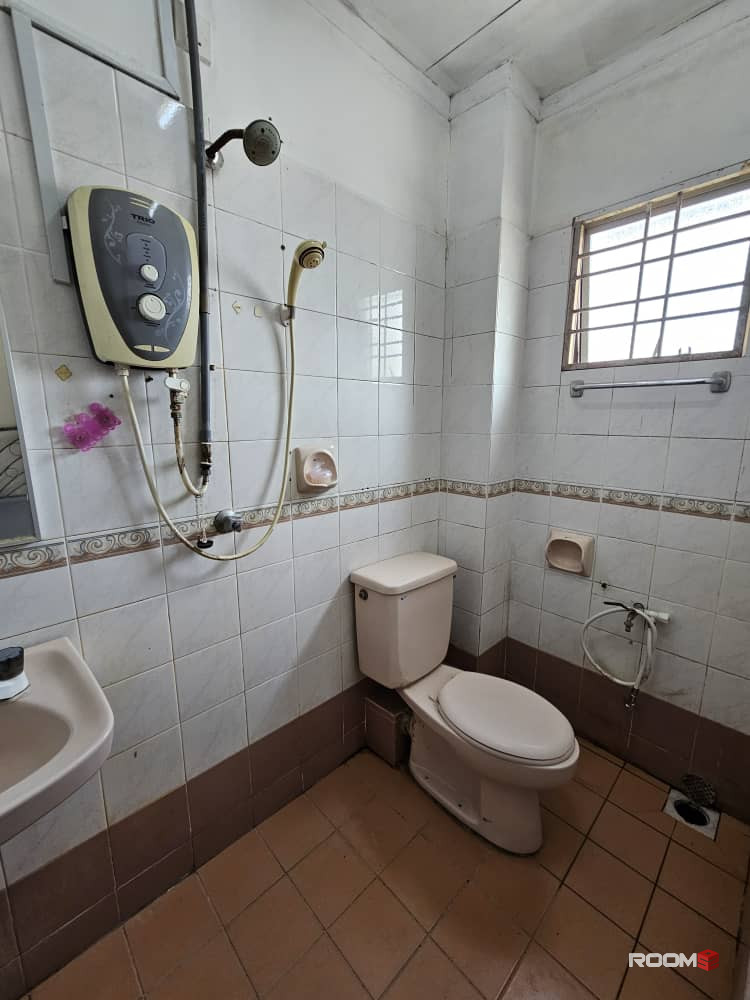 comfy-aircone-room-putra-heights-subang-jaya-to-rent