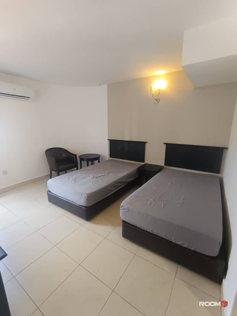MASTER BEDROOM WITH PRIVATE TOILET, 7 MIN WALK TO CIQ