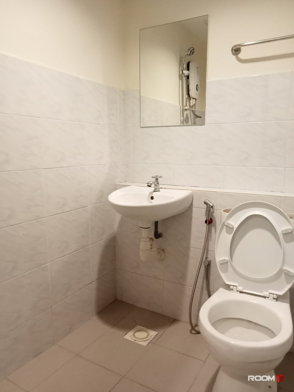 Exclusive Rooms for Healthcare Workers: 🌟 Close to Kajang Hospital 🏥