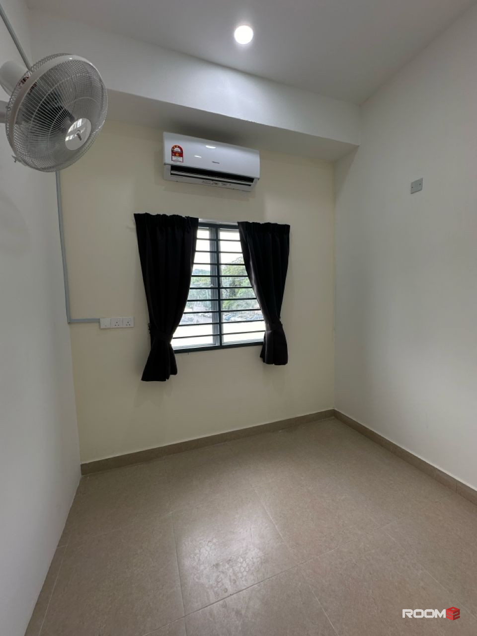 NEW  UNIT Single Room at Bandar Puchong Jaya, Room with Air-Condition in Jalan Kenari,  3mins 🚶 ♂️ to LRT Station
