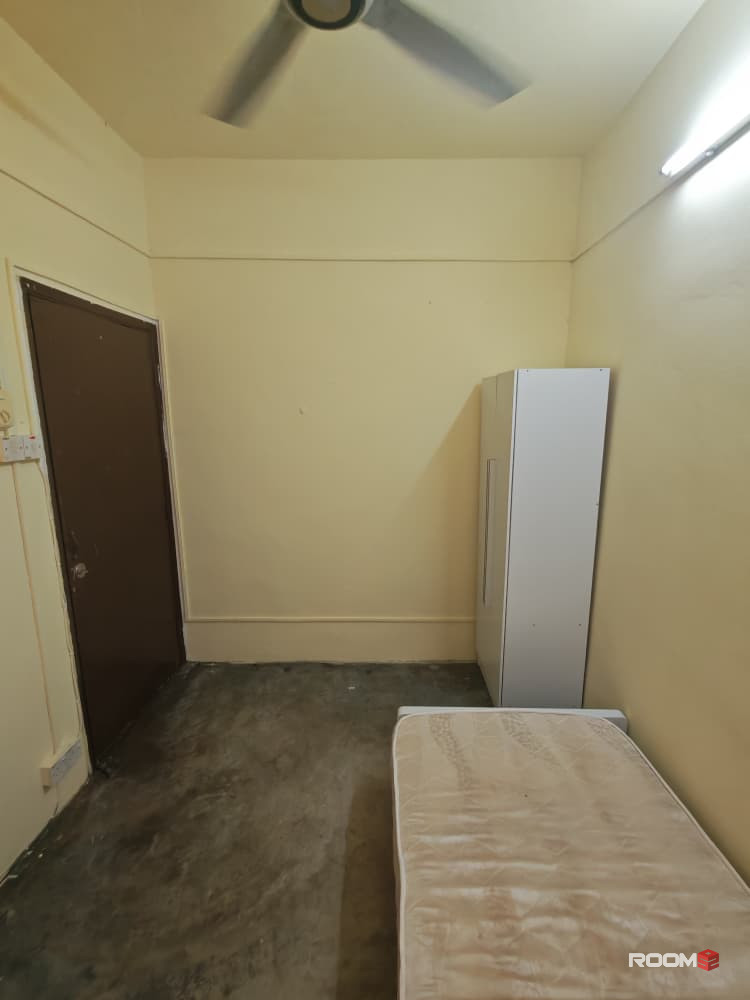 BUKIT DESA SINGLE ROOM NEAR KTM SEPUTEH