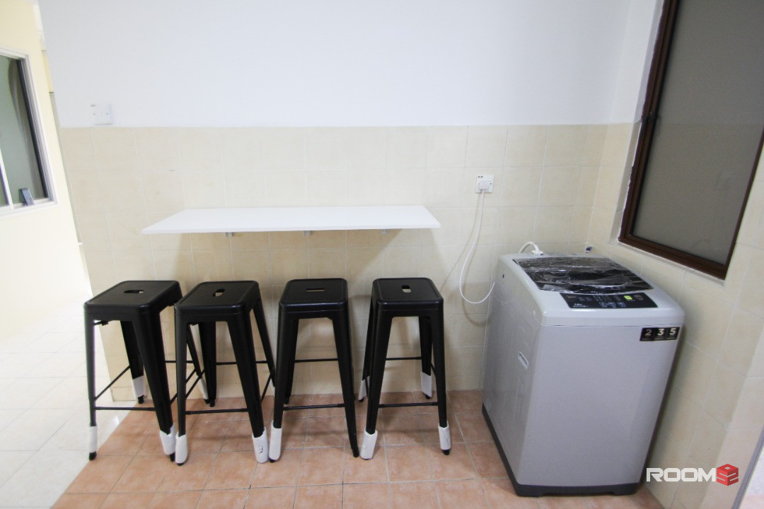 [FEMALE UNIT] NO DEPOSIT!!! Middle Room with Window & Aircond