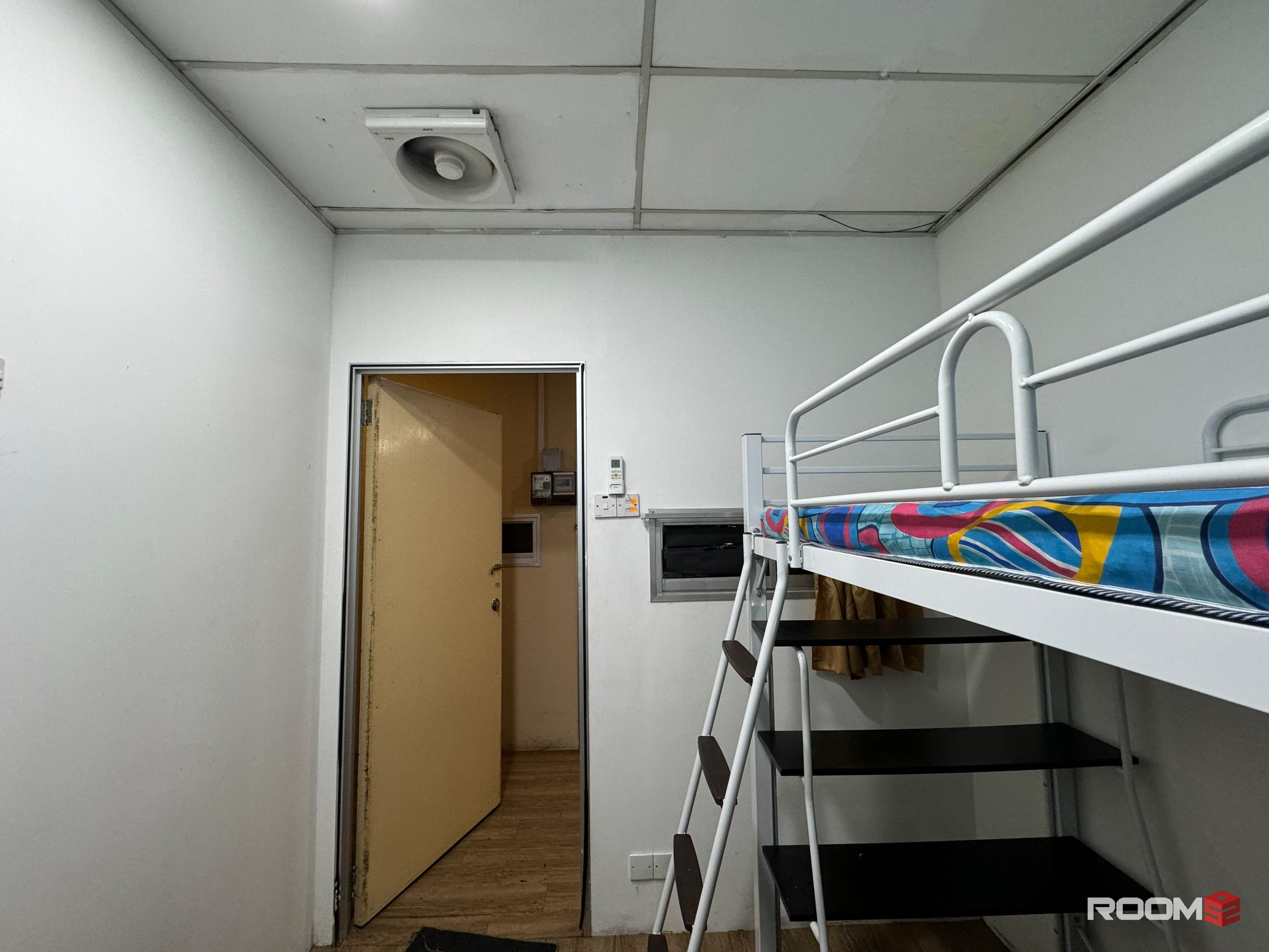 Zero Deposit Medium Room in Kota Damansara, 2-Min Walk to Surian MRT & Sunway Giza Mall 🚶‍♂️🛍️🚉