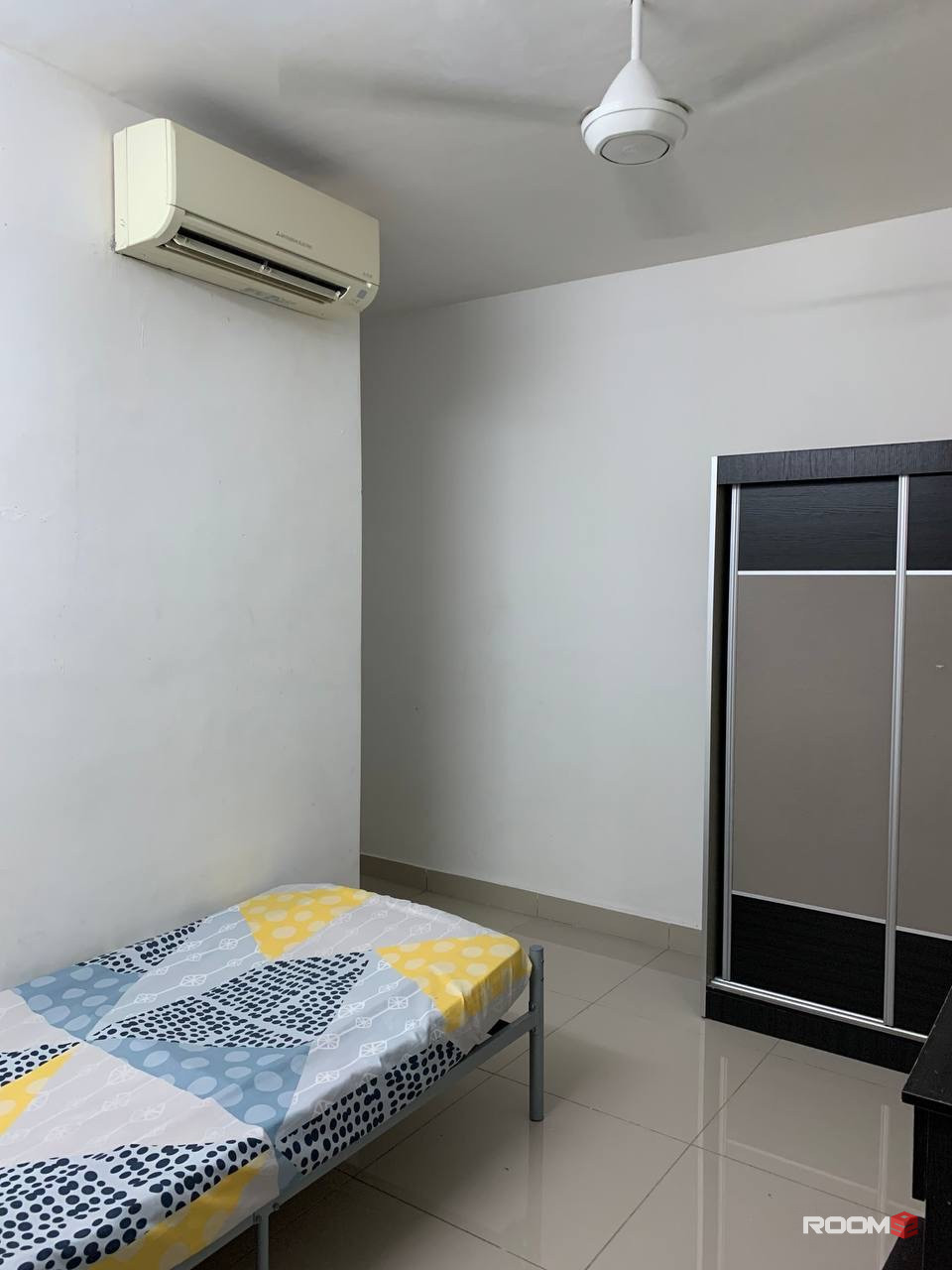 Middle Room for Rent in 228 Kondominium Selayang