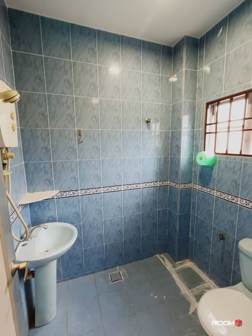 Master Room with Private Bathroom at BUKIT RAJA KLANG