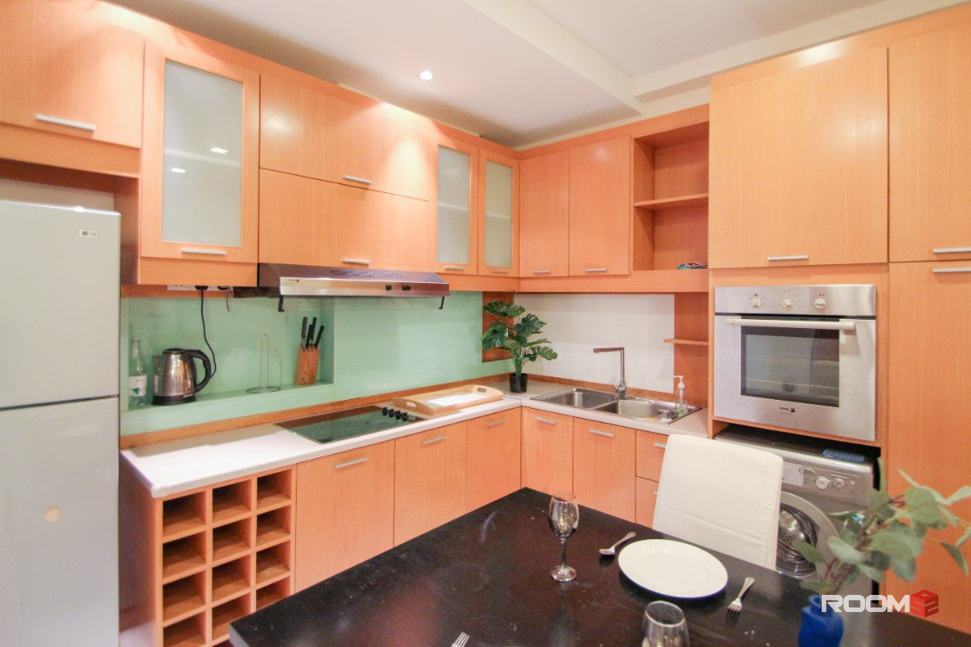 [NEAR PAVILLION KL Bukit Bintang] 5 mins to MRT Fully-Furnished Middle Room with Balcony and AC at Seri Bukit Ceylon, Bukit Bintang