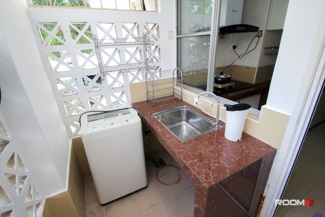 Danau Idaman @ Taman Desa - Master Room with Private Bathroom