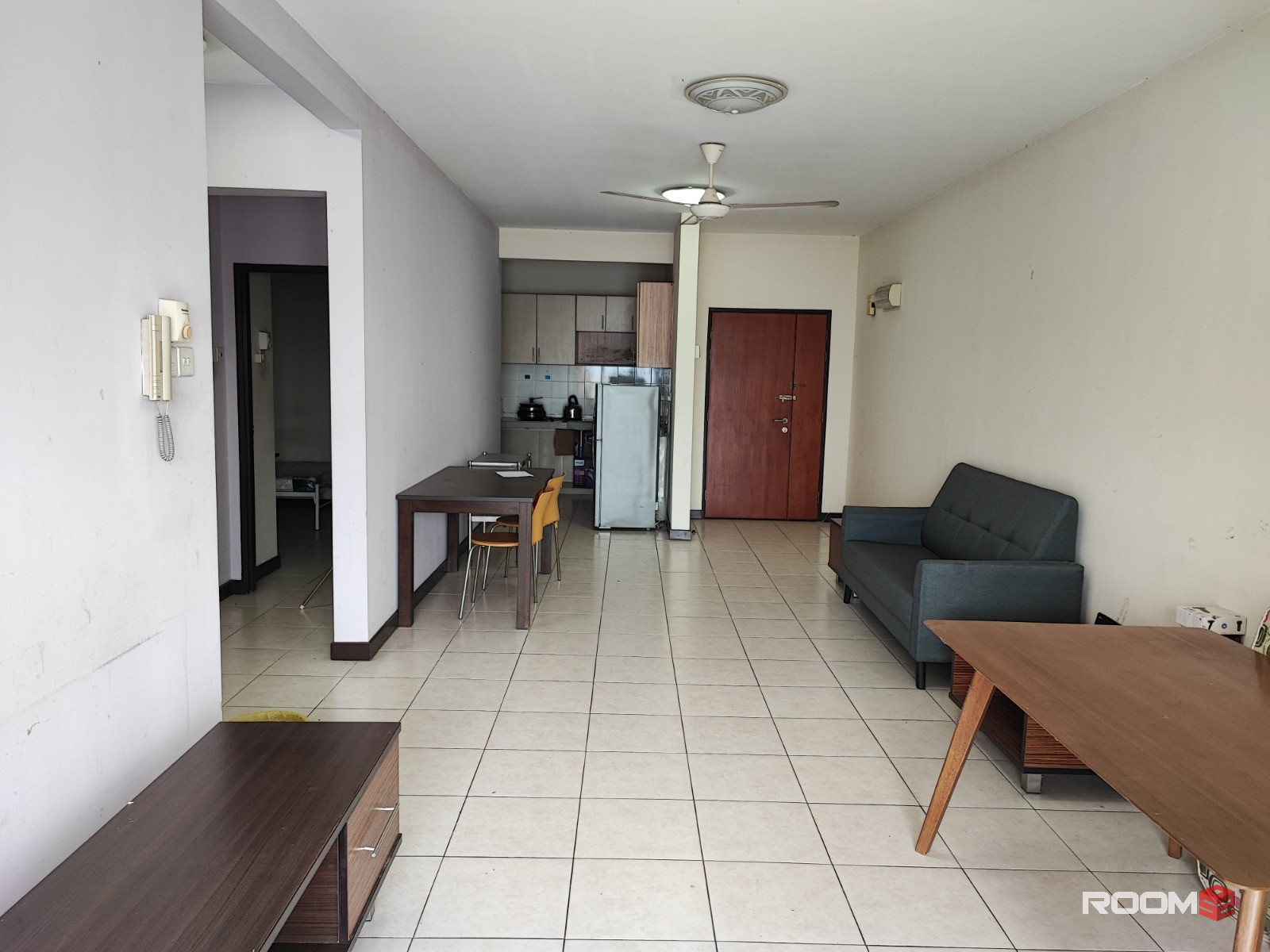 Middle room for rent at cova villa, kota damansara