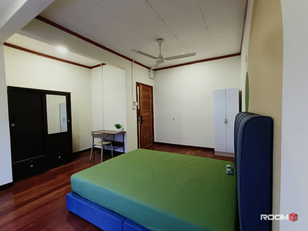 Master Room with Private Bathroom at BUKIT RAJA KLANG