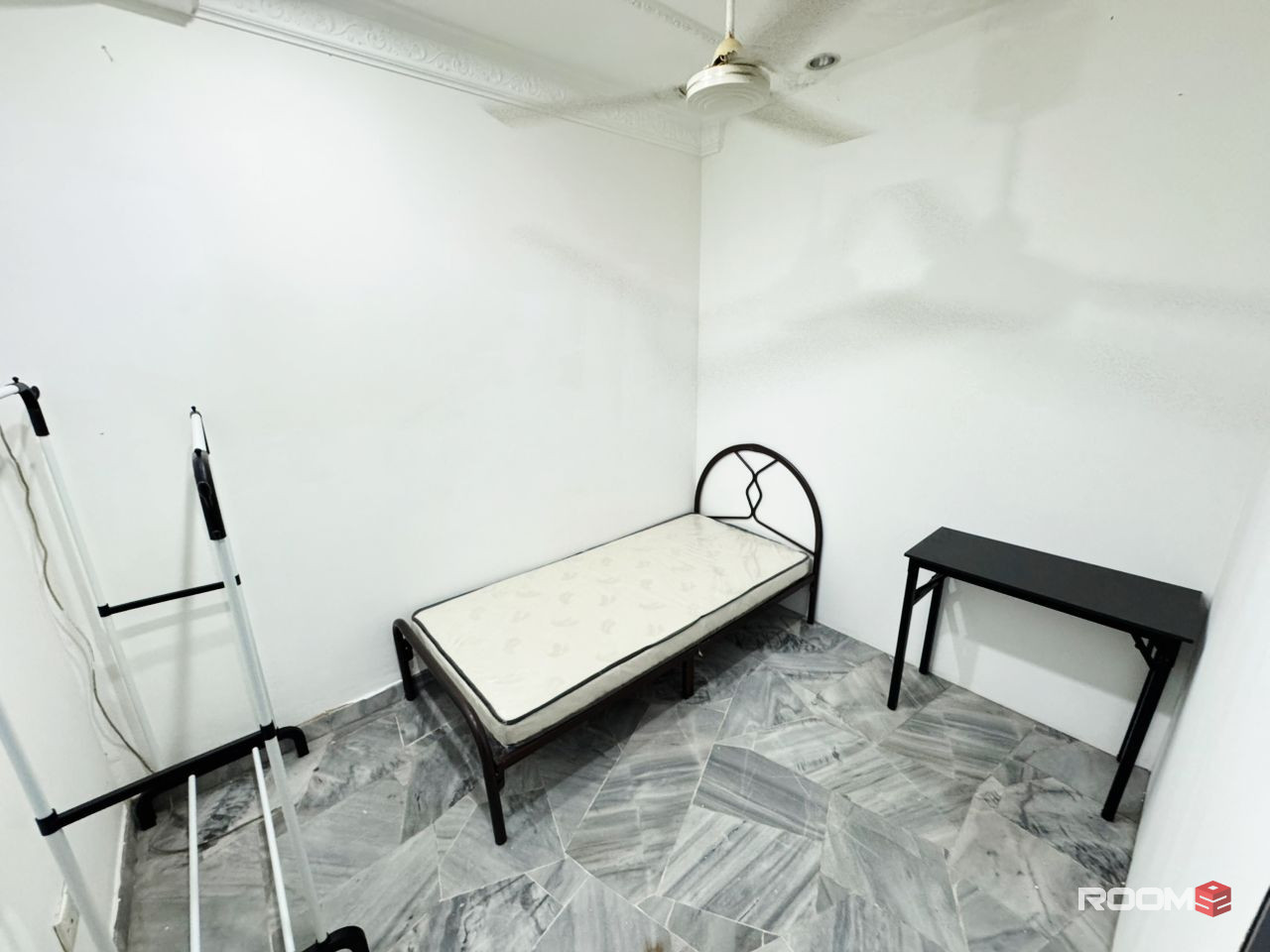 SINGLE ROOM FOR WORKING ADULTS AT BANDAR UTAMA