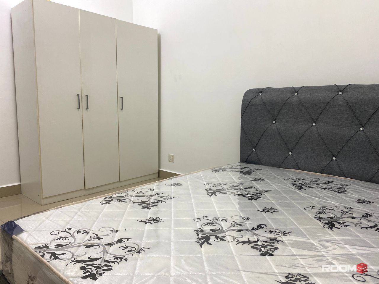 CASA TROPICANA/MEDIUM ROOM/FULLY FURNISHED/LRT STATION