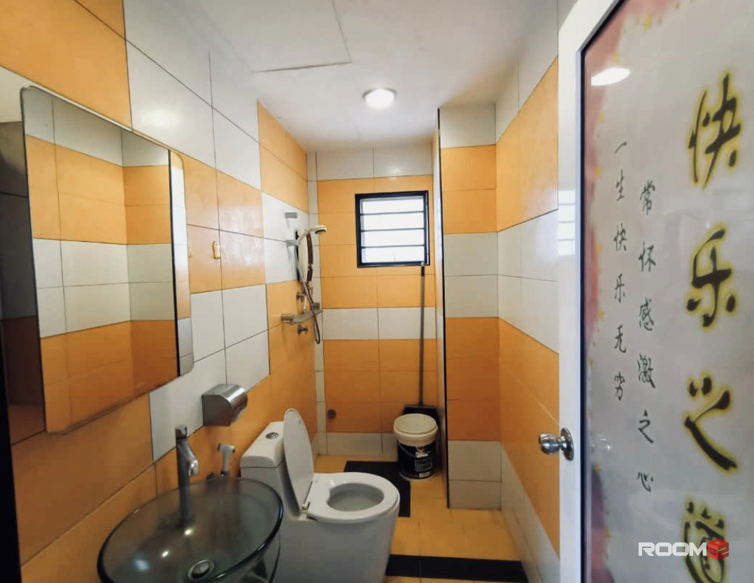 Room Available For Rent at Setia Alam, Shah Alam with High Speed WI-FI
