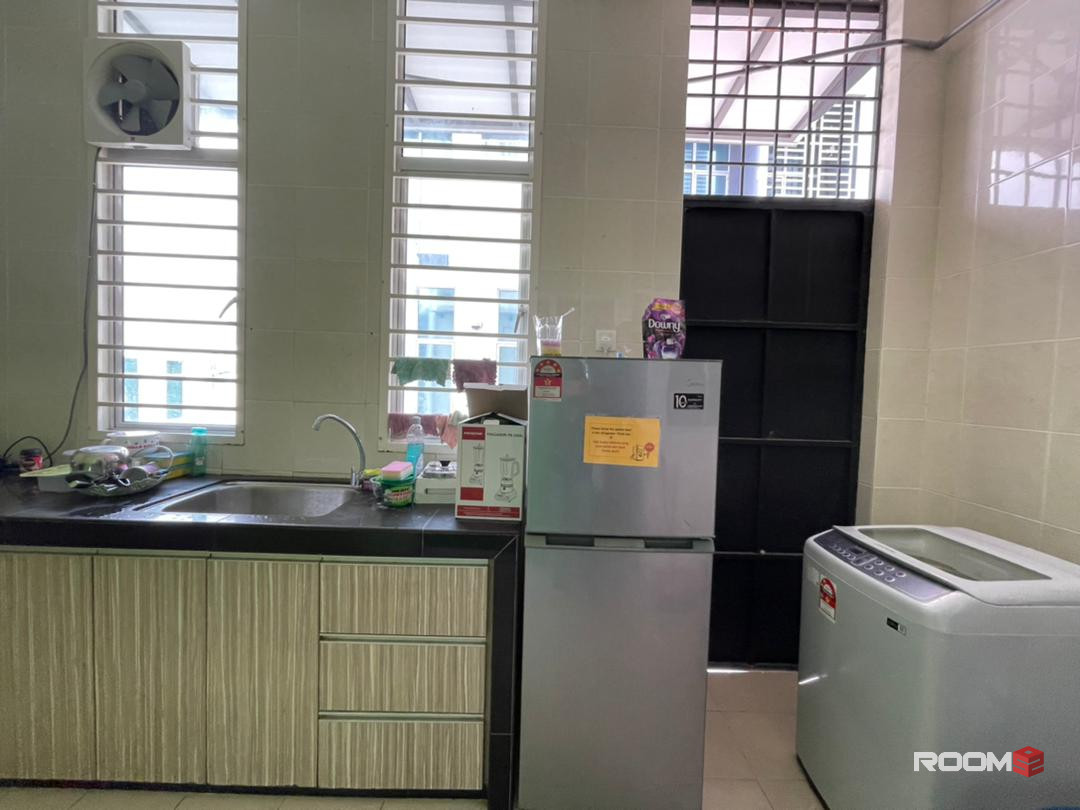 Middle Room at Bandar Puteri Bangi [👉 𝑺𝑨𝑳𝑬 𝑴𝑬𝑹𝑫𝑬𝑲𝑨 🔥] Bilik Sewa Bangi, Bdr Puteri Bangi, Terresse 2, Nilai