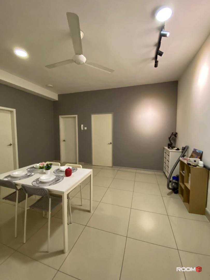 Cosy ✅ MALE 🙋‍♂️ Shared Room w Free Utilities 📶 Monthly Cleaning 🧹@ Utropolis Glenmarie