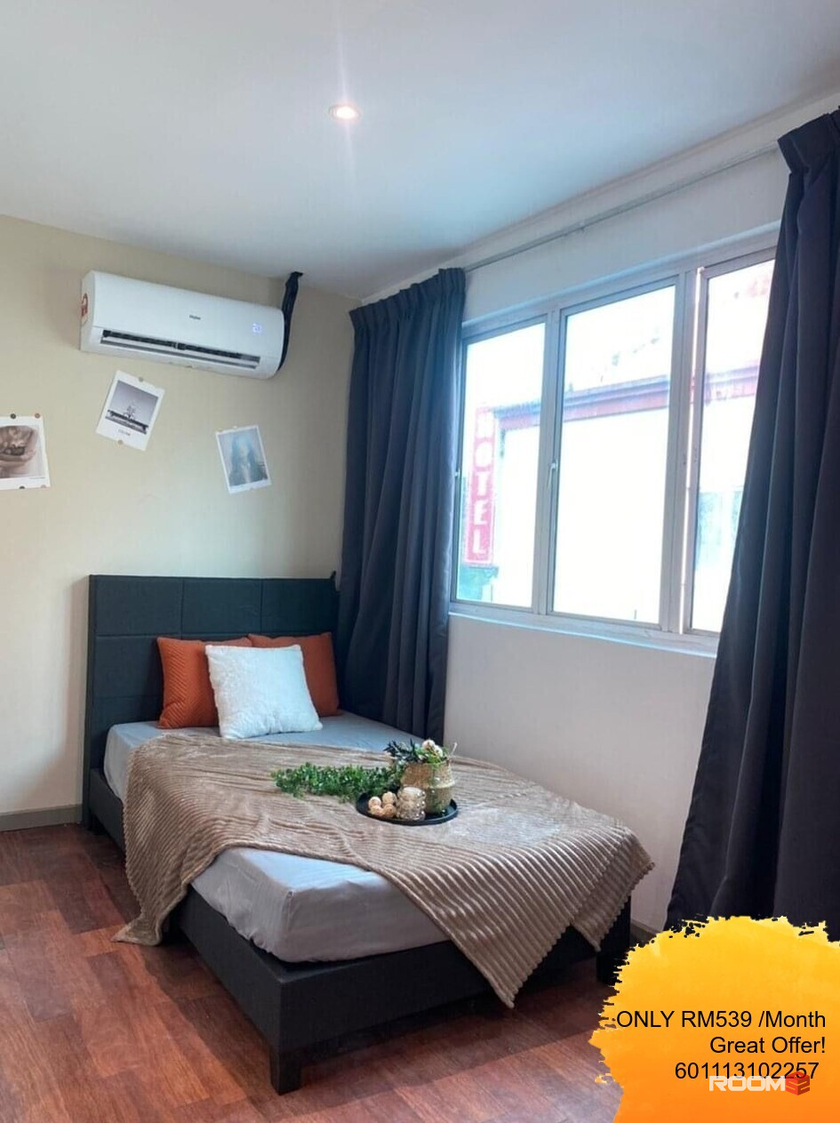 Very Near MRT 🚶 5 Mins to MRT 🚶Master AC Room 🛁 @ Kepong, KL