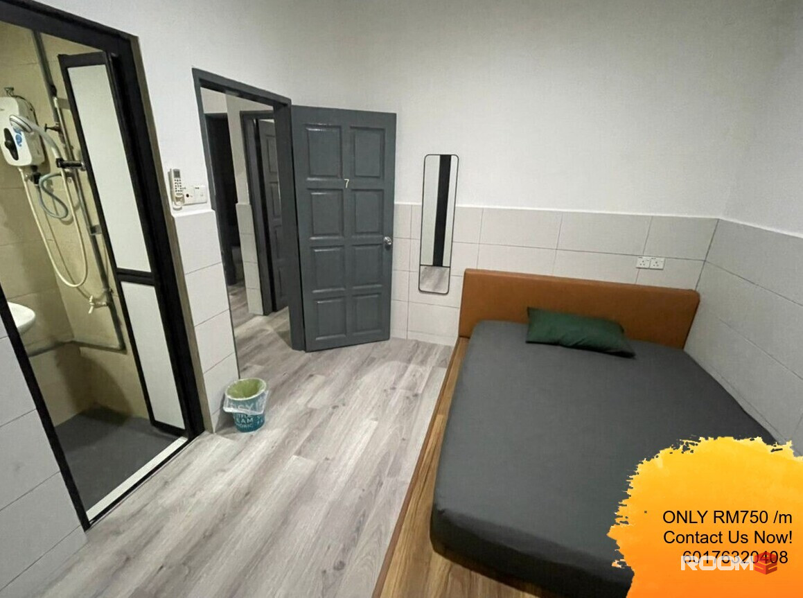 📌( Rm 300 Booking Fees ONLY ) 🌈Super Nice Master Room ( Private Bathroom )🎈 at Taman Kolam Air, Johor Bahru