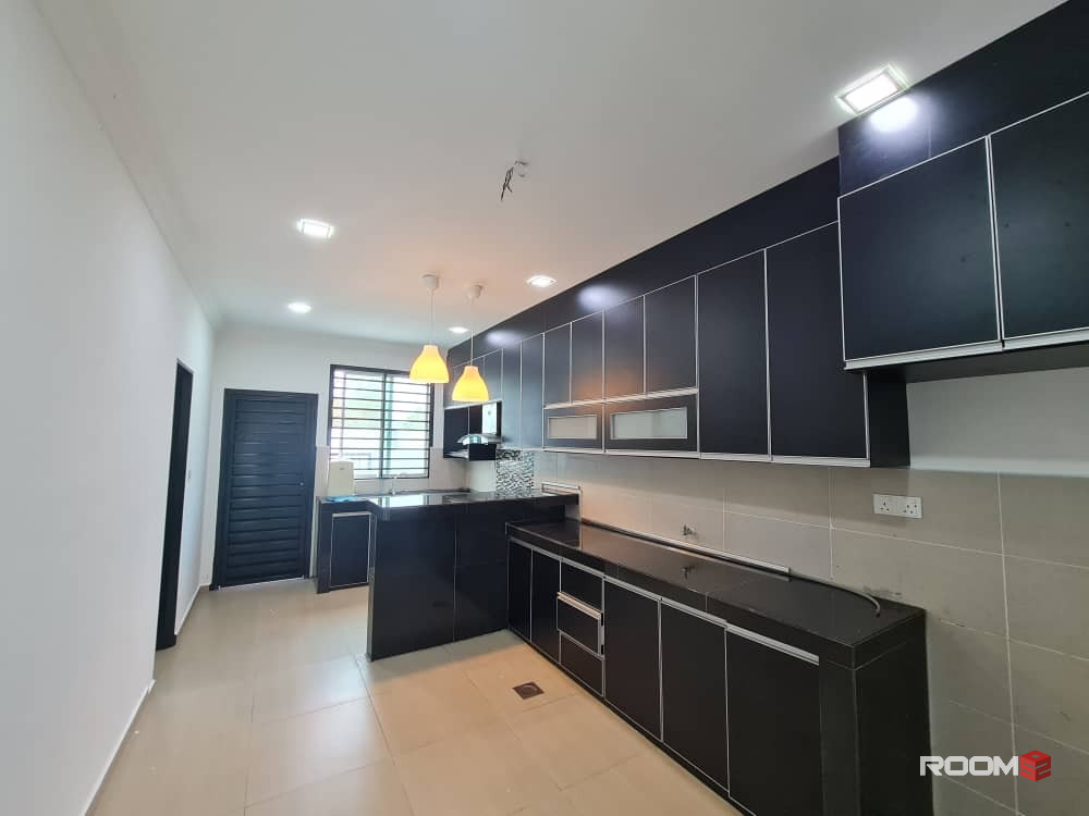 Middle Room at Sendayan. Bilik Sewa Hijayu {Free Utility} AEON, Mydin, KPJ (Area, Offer, Unit, Landmark)