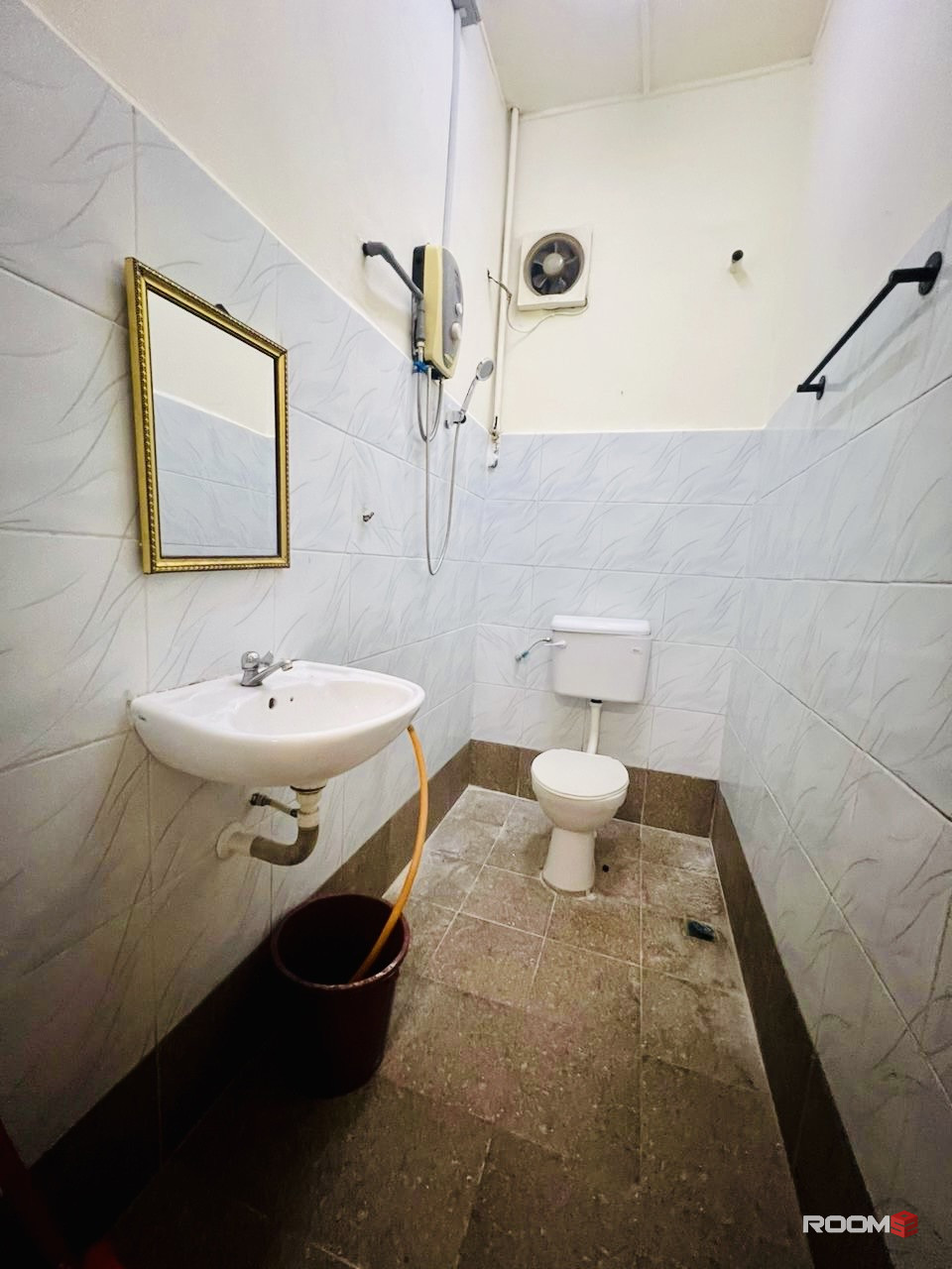 Room For Rent At SS15 walking distance to LRT & Inti College