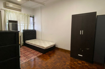 ✨RM 300 Booking Fees 🌸( Female Unit ) Medium Room at SS2