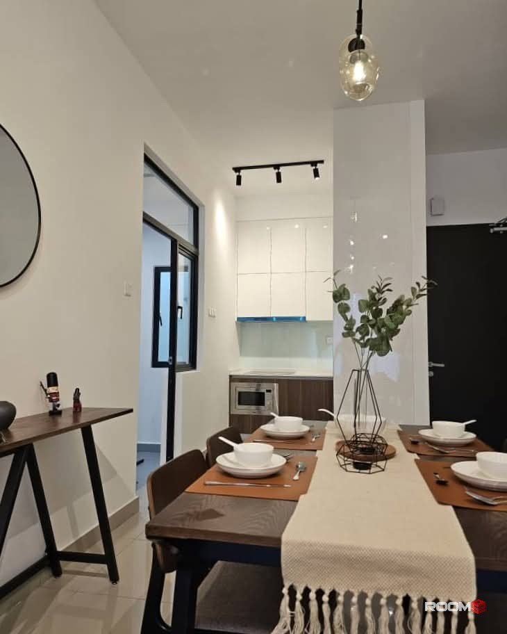 Lavile Maluri Master Room For Rent