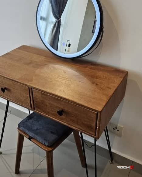 Lavile Maluri Master Room For Rent