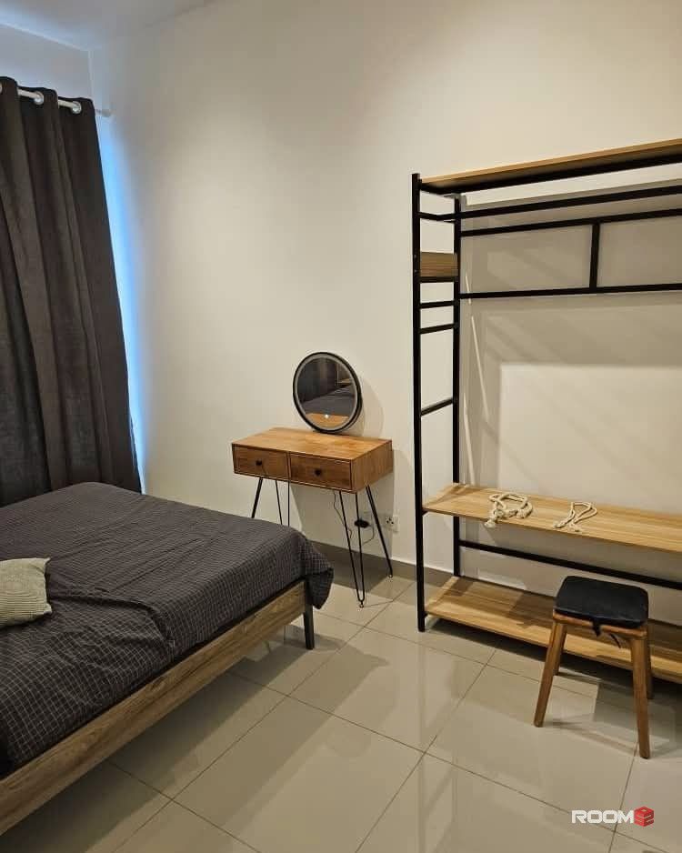 Lavile Maluri Master Room For Rent