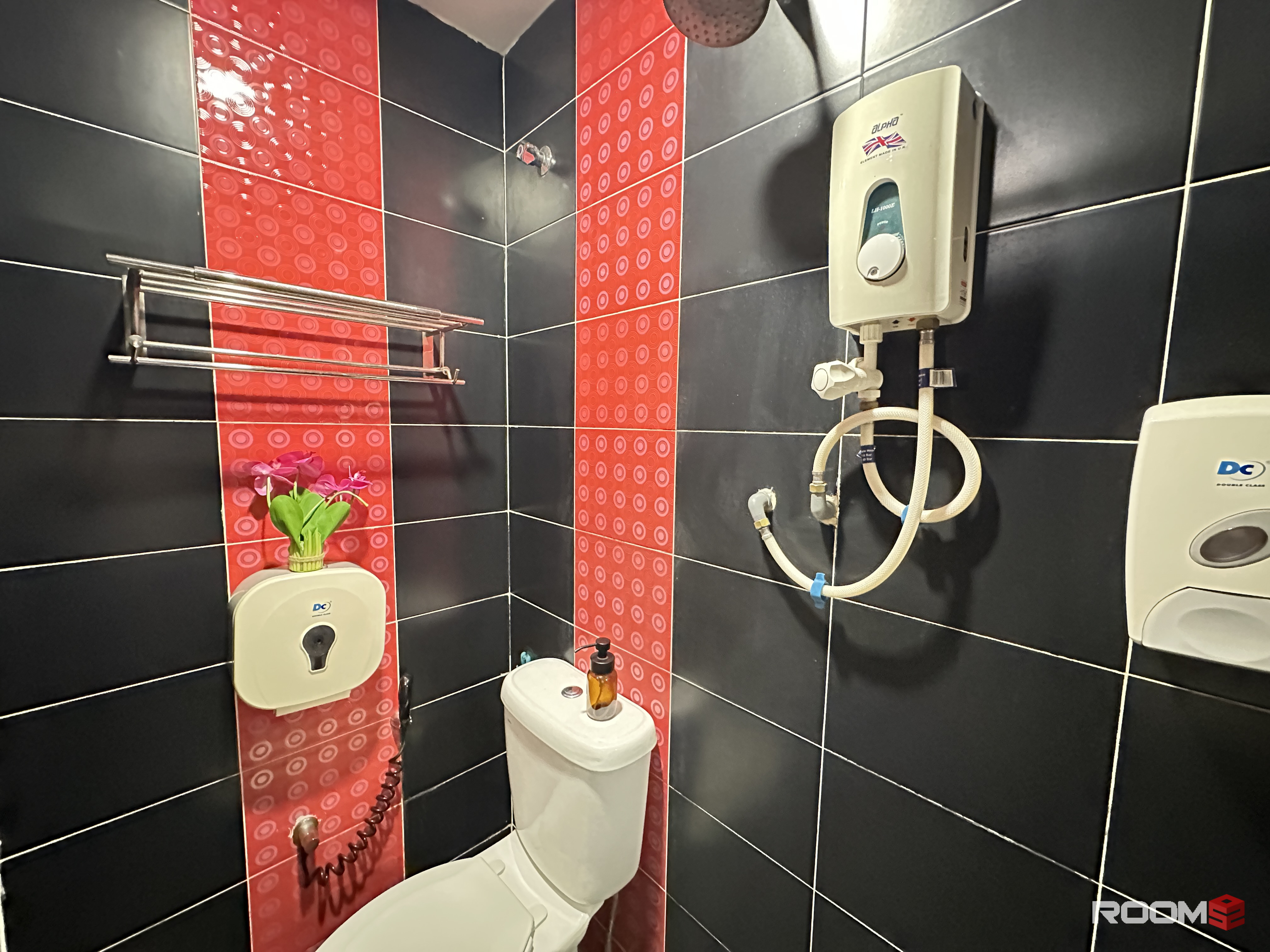 BEST OFFER✨ Queen Room For Rent in SS4D 12mins🚶to Kelana Jaya Line