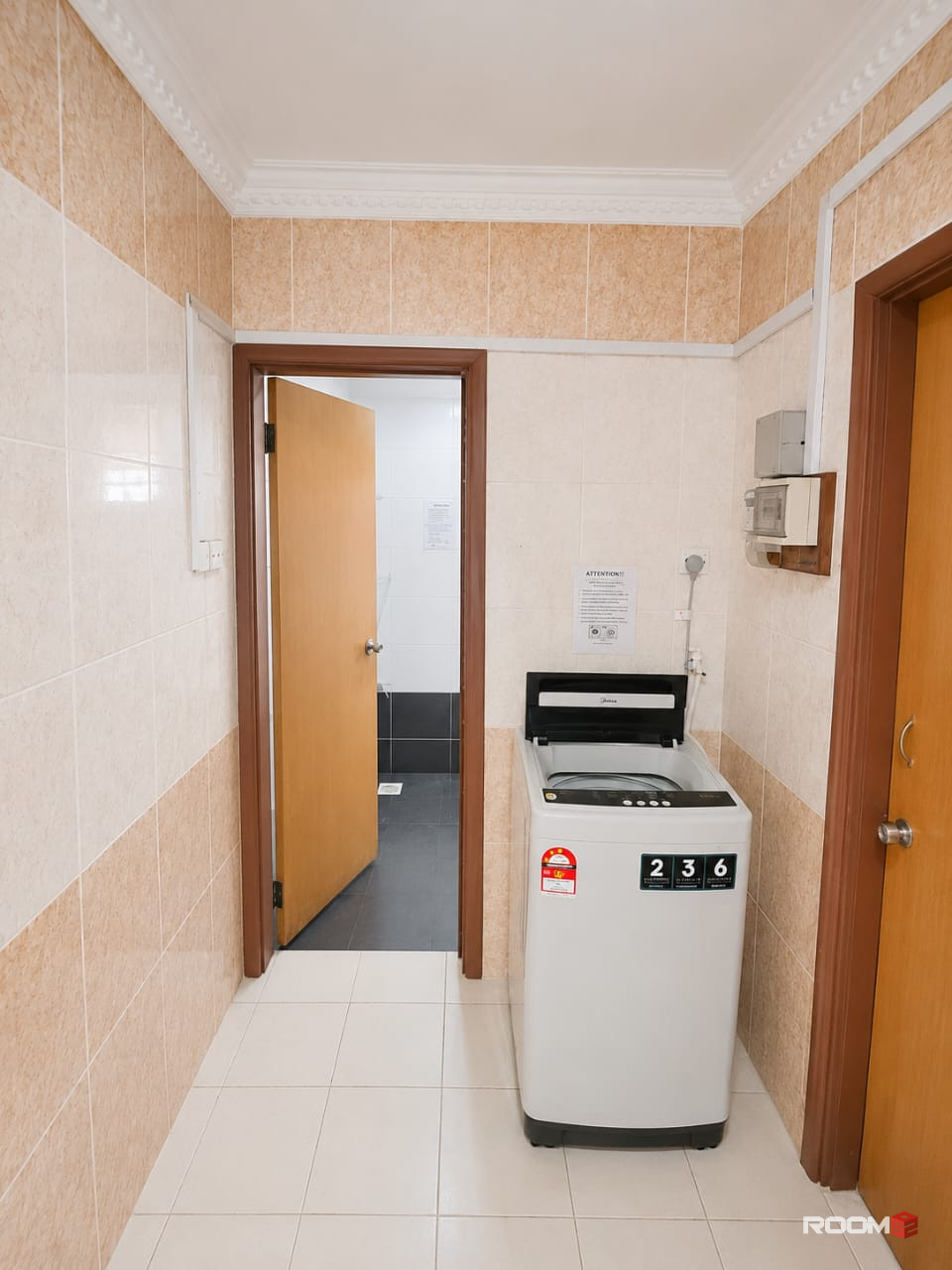 🏡 Spacious Master Room with Private Bathroom @ Bukit Rimau | 🚗 3 Mins To Columbia Asia Hospital 🏥