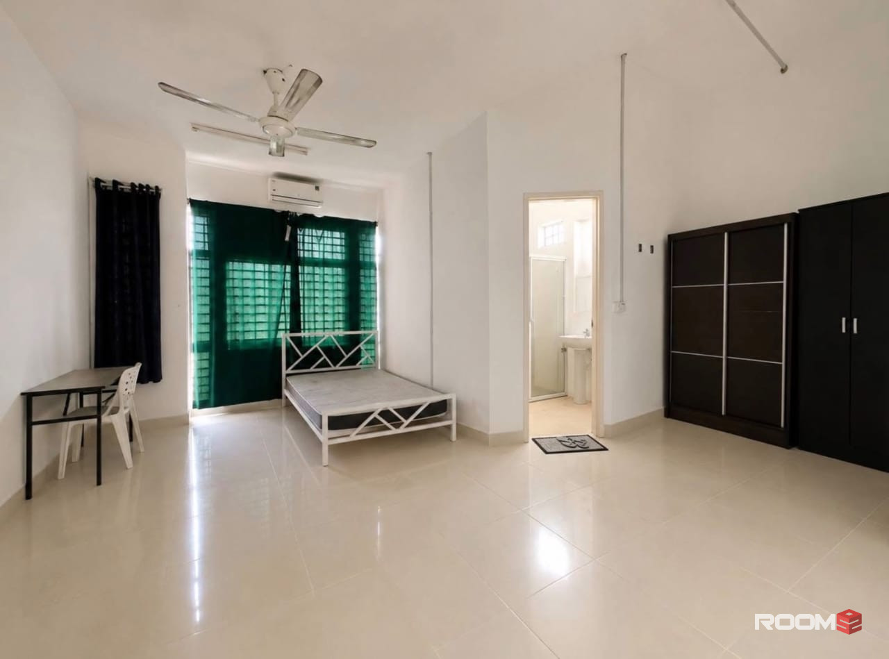 🏠 Master Room with Private Room @ Setia Alam | 🚘 Near Setia City Mall & Sunsuria Forum 🔥