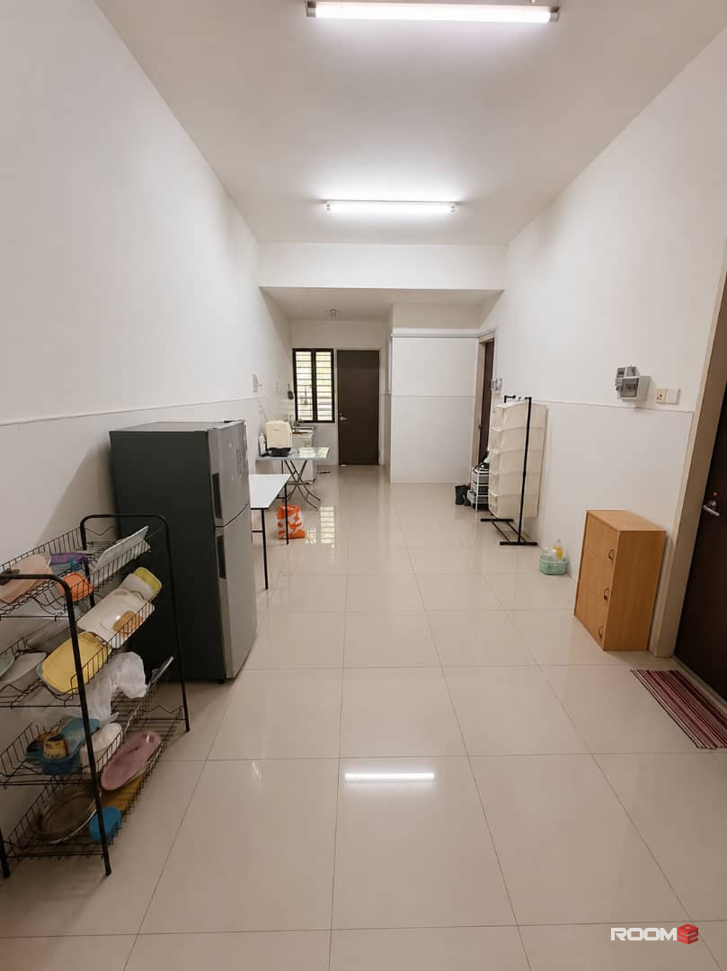 🏡 Medium Room with Private Bathroom @ Alam Impian | 🚗 5–8 mins to AEON BiG Seksyen 23 🛍️
