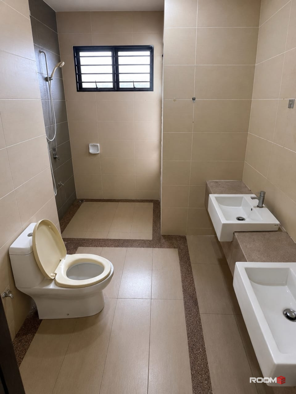 🏡 Spacious Master Room with Private Bathroom @ Alam Impian ❤️ | 🚗 5-7 Mins to AEON BiG Seksyen 23 🛍️🛒