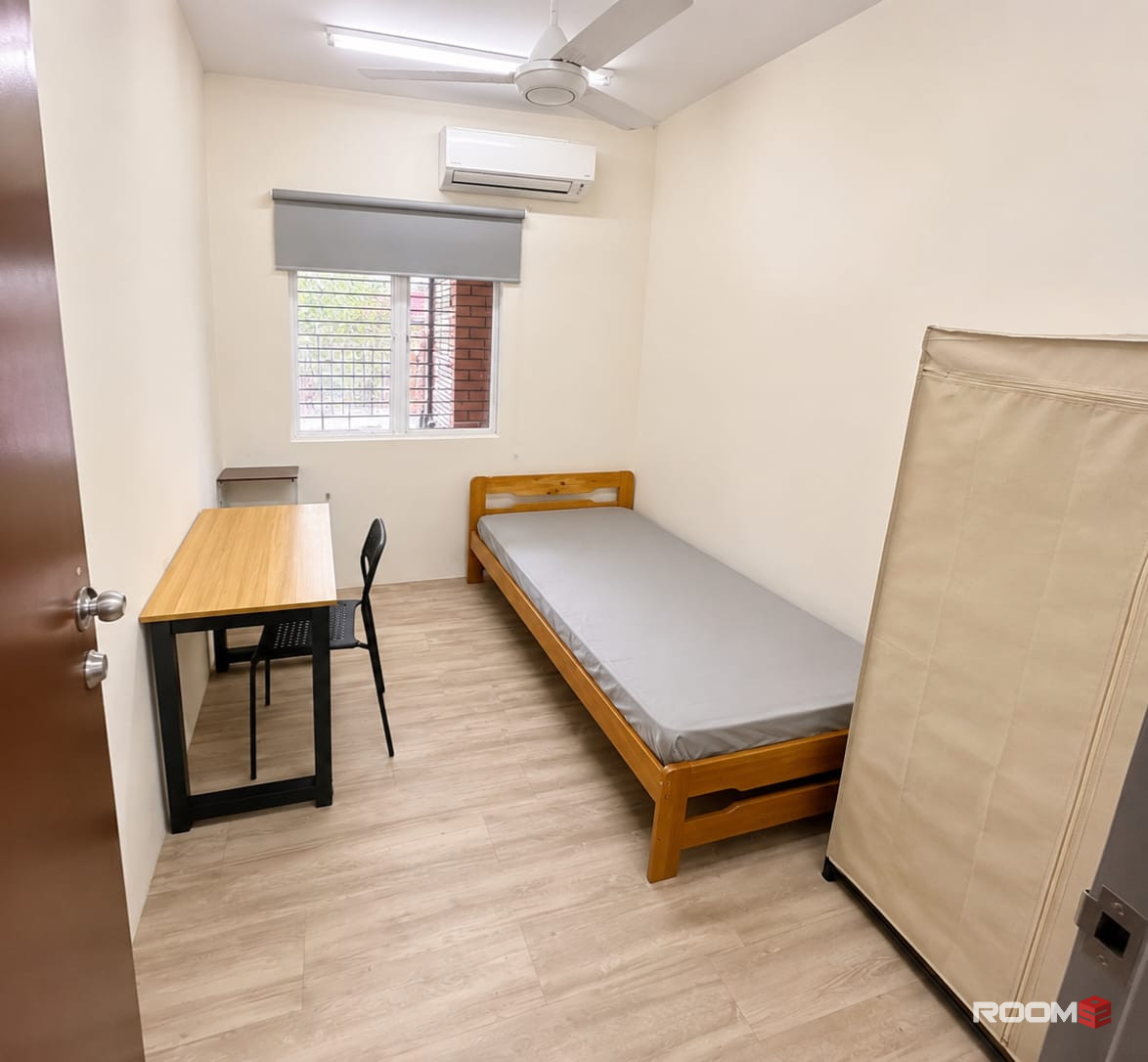 🚶‍♂️400m to Kelana Jaya LRT 🚉 | 🏡 Medium Room For Rent @ SS24 PJ | 🚘 Near Atria Shopping Gallery & Paradigm Mall  🛒