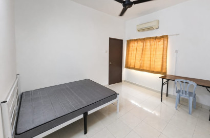 🏡 Medium Room For Rent @ Shah Alam 🔥 | 🚗  Near Plaza Sri Muda 🛍️ | Aircond + Free WiFi 🛜