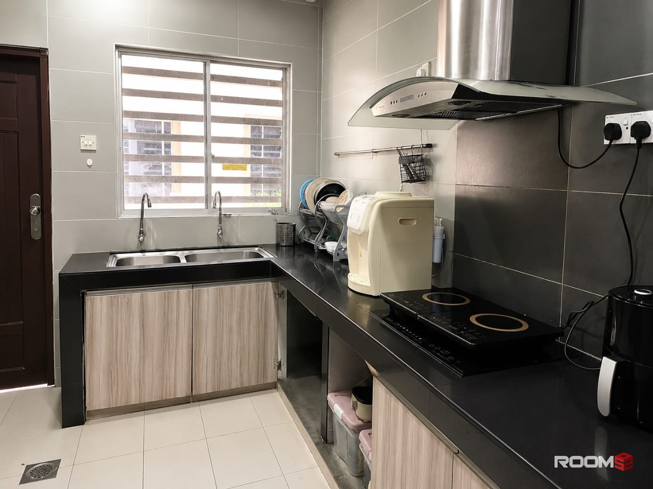 🏡 Medium Room For Rent @ Shah Alam 🔥 | 🚗  Near Plaza Sri Muda 🛍️ | Aircond + Free WiFi 🛜