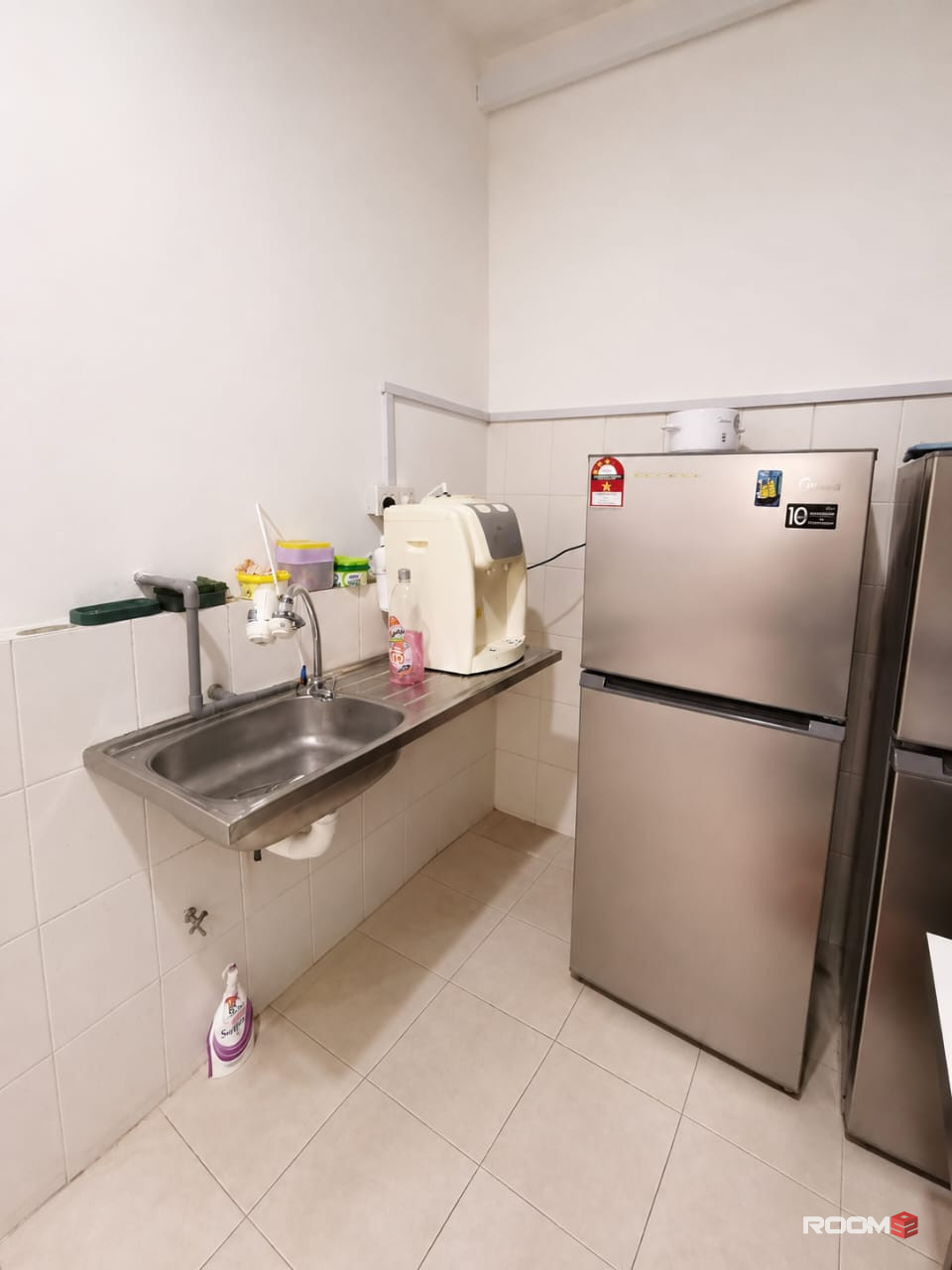 🚗 5 Mins To Giant Hypermarket Kemuning Utama 🔥 | 🏡 Spacious Room For Rent @ Kota Kemuning | ❄️ Aircond + Free WiFi 📶