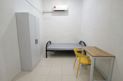 🚗 5 Mins To Giant Hypermarket Kemuning Utama 🔥 | 🏡 Spacious Room For Rent @ Kota Kemuning | ❄️ Aircond + Free WiFi 📶