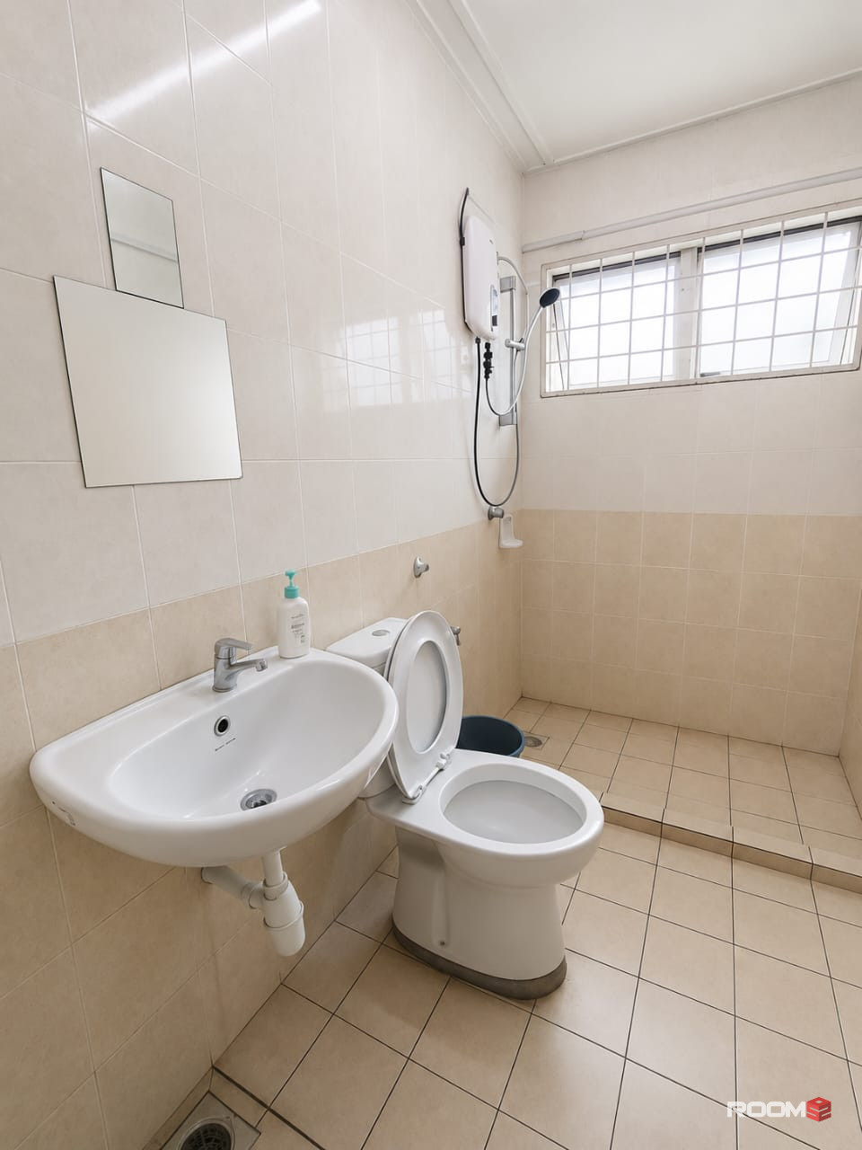 🌟 Bukit Rimau Room For Rent | 🚗 Near Columbia Asia, AEON BiG & Gamuda Walk 🛒🛍️✨