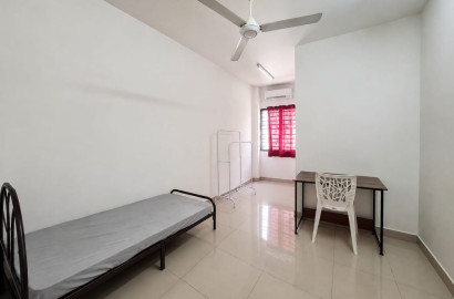 🏠 Room With Private Bathroom @ Bandar Puteri Klang | 🚗 Near AEON Bukit Tinggi & GM Klang 🛒