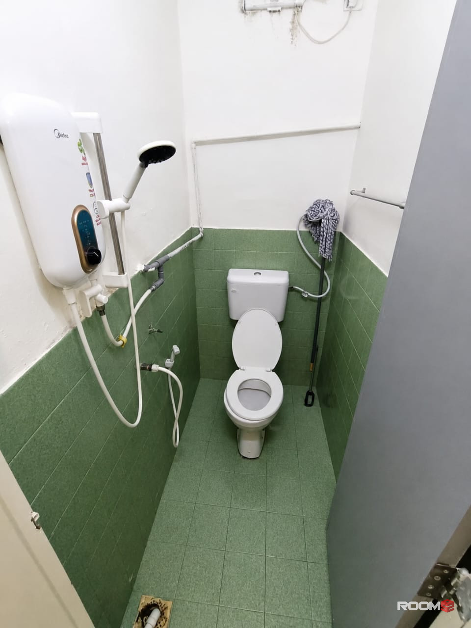 🚗 2 Mins To Seventeen Mall 🛒🛍️ | 🌸 Female Room For Rent @ Seksyen 17, Petaling Jaya 🔥