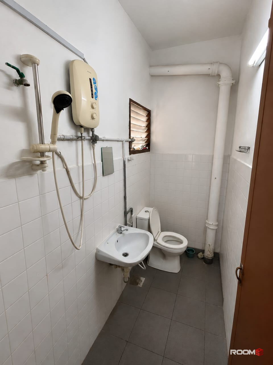 🚶 200m To Kelana Jaya LRT Station 🚈 | 🏠 Room For Rent @ SS4C Kelana Jaya | 🚗 Near UNITAR & Paradigm Mall PJ